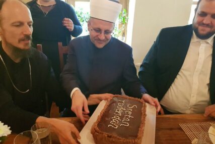 DRUGAČIJI TONOVI U BiH Na slavi manastira Žitomislić priređeno rođendansko iznenađenje za muftiju
