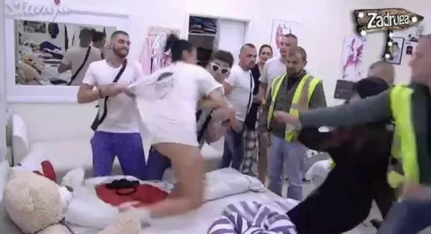 HAOS U RIJALITIJU Mina histerisala, RUKOM RAZBILA STAKLO, obezbjeđenje je IZNIJELO