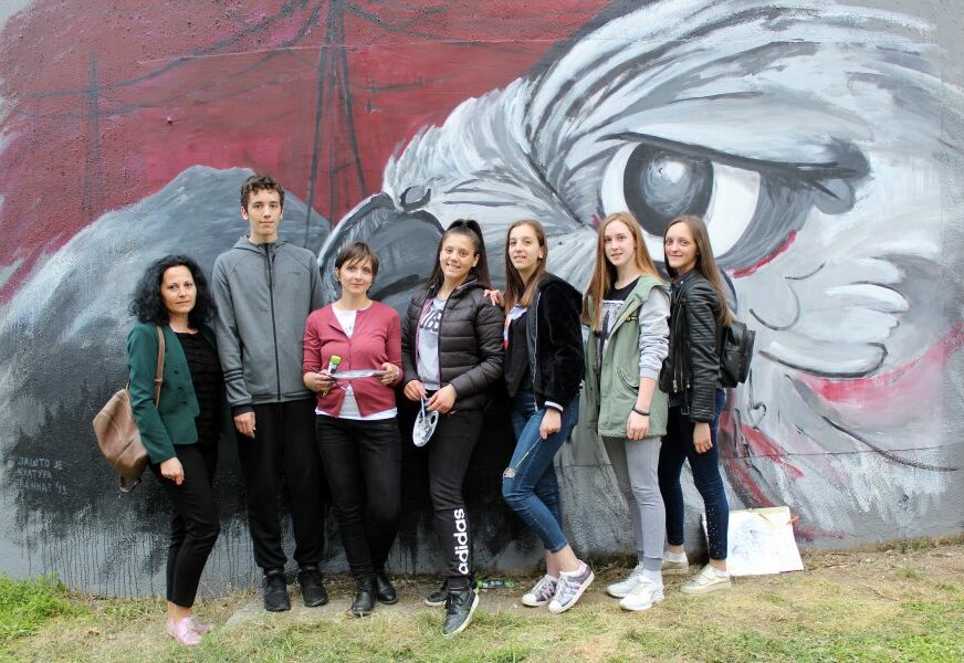 MLADI U SRPSKOJ SPREMNI NA KRITIKU I IRONIJU Snimili filmsku priču i poklonili Višegradu mural
