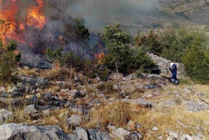 PORED PANDEMIJE I VATRA PRAVI PROBLEM Aktivni požari u svim hercegovačkim opštinama