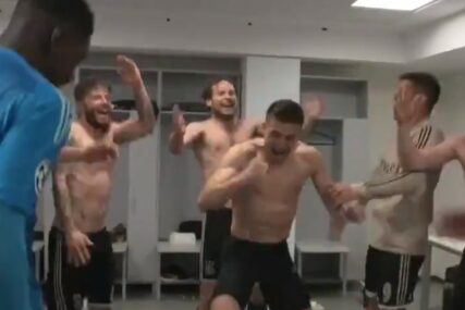 SLAVLJE IGRAČA HIT NA INTERNETU Ajaksovi fudbaleri srušili Juventus, pa zaplesali u svlačionici (VIDEO)
