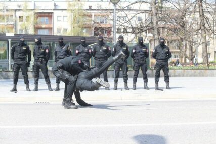 I POLICAJCI ODLAZE U INOSTRANSTVO Zbog niskih plata prijeti odliv radnika iz MUP Republike Srpske