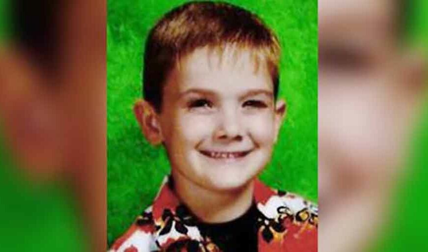 PREKRIVEN MODRICAMA Pojavio se dječak koji je nestao prije osam godina nakon što mu se UBILA MAJKA
