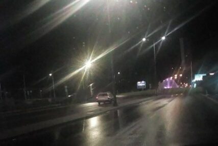 NEZNANJE ILI BAHATOST „Pasatom“ ušao u suprotnu traku na kružnom toku i izazvao GNJEV (FOTO)