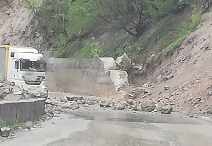 OPREZ Zbog odrona obustavljen saobraćaj u kanjonu Ugra