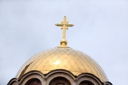 NIŠTA IM NIJE SVETO Oskrnavljena pravoslavna crkva, vandali odnijeli i novac