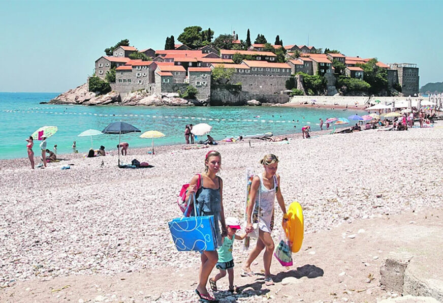 AKO IDETE NA MORE Prije nego što uđete na crnogorsku plažu OBAVEZNO provjerite da li ima OVO OBAVJEŠTENJE