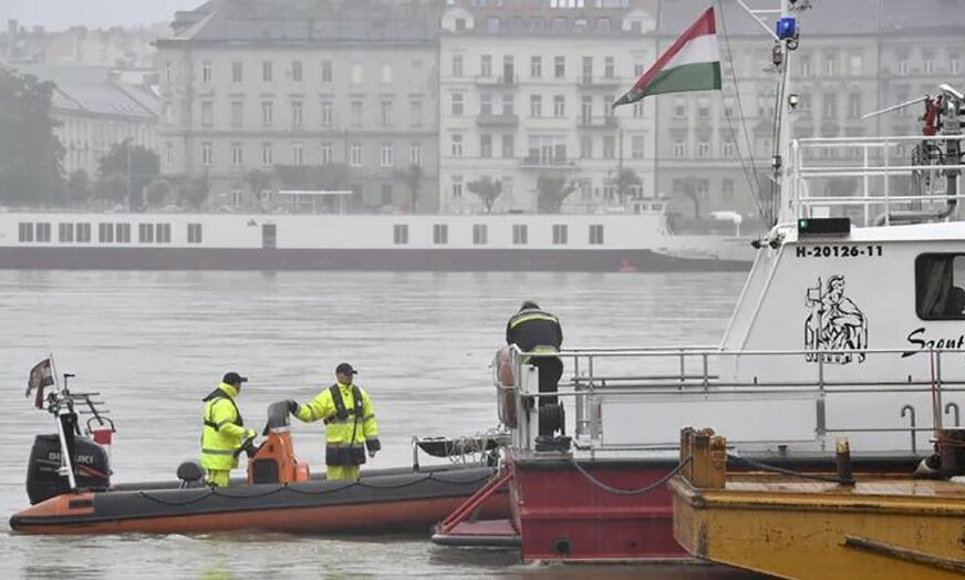 POTRAGA I DALJE BEZUSPJEŠNA Ronioci će tražiti NESTALE u nesreći na Dunavu