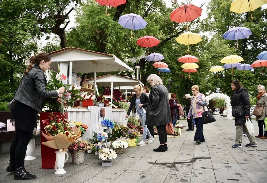 Sve je spremno: U parku “Petar Kočić” počinje jesenji Festival cvijeća, plodova i meda