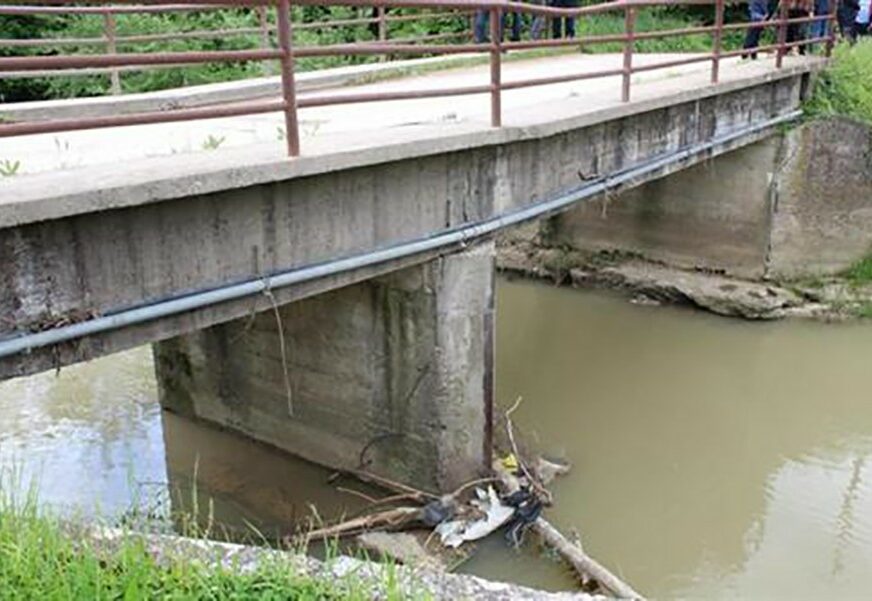 GDJE JE NOVAC Vlada tvrdi da je dala milion KM za Drinski nasip, gradonačelnik Bijeljine da skupštinska većina opstruiše projekat