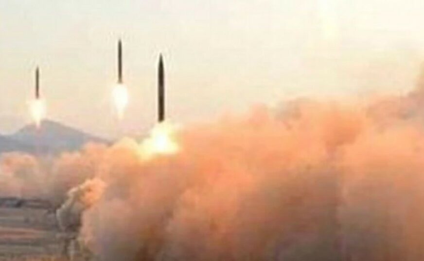 Kim Džong Un nadgledao lansiranje projektila za koje se vjeruje da su NOVE BALISTIČKE RAKETE