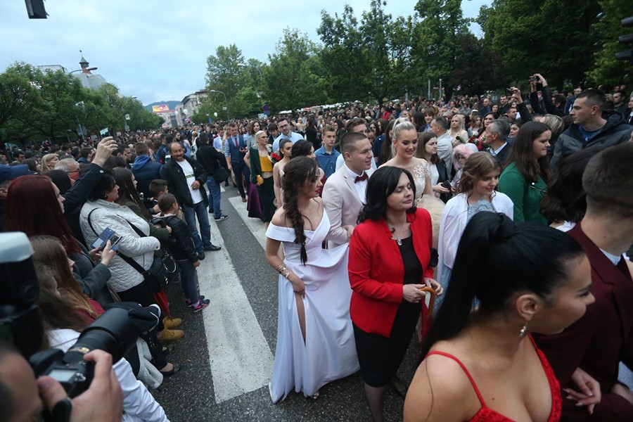 SUPER VIJESTI ZA OSNOVCE I SREDNJOŠKOLCE Proslava matura u Republici Srpskoj poslije 1. juna
