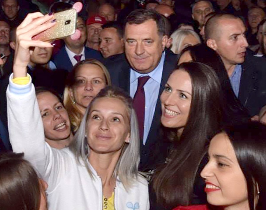 IZ SREDNJIH ŠKOLA U POLITIKU Omladina u Srpskoj sve više stranački aktivna
