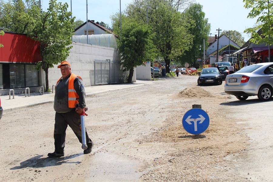 TOMAŠ PRIJETI PENALIMA Kasni rekonstrukcija infrastrukture u Prnjavoru