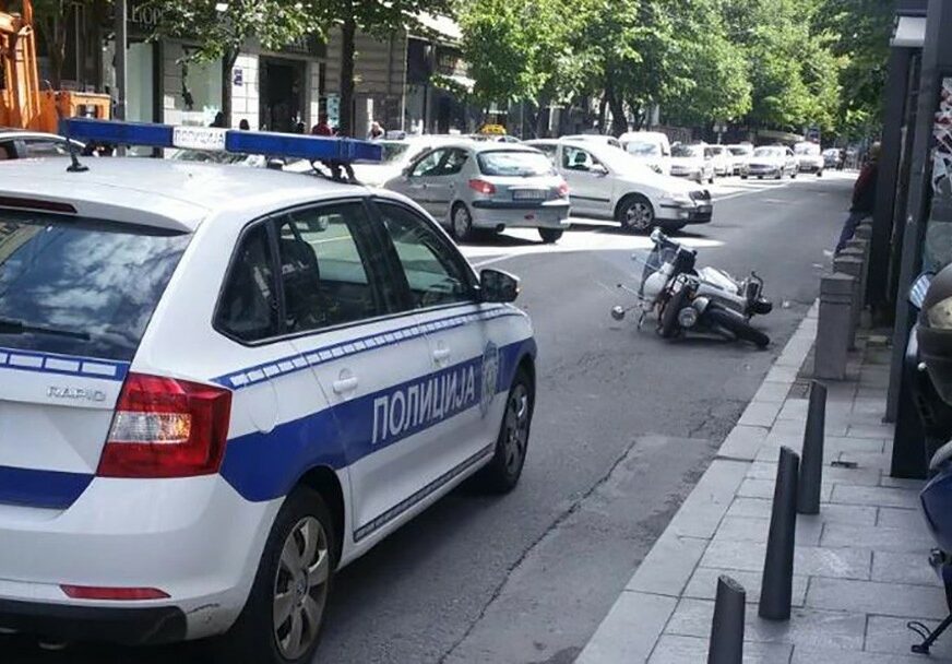 OBOREN MOTOCIKLISTA Saobraćajka u Beogradu, na terenu Hitna i policija