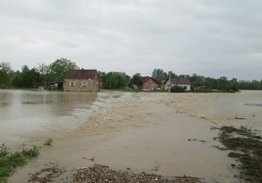 HAOS U SRPCU Zaplavljeno oko 50 kuća, Sava i dalje prijeti