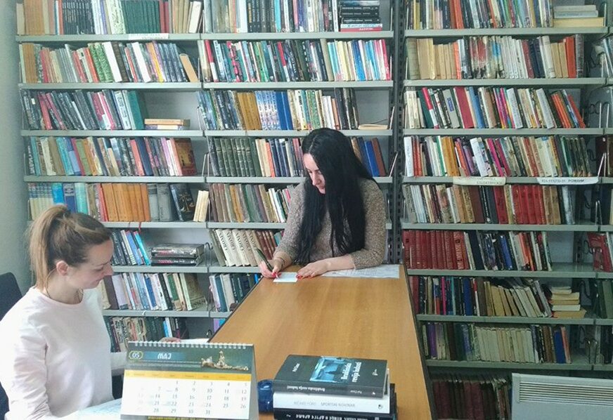 ČITAONICA U KANCELARIJI DIREKTORA Biblioteka postoji 98 godina, a još nema svoje prostorije (FOTO)