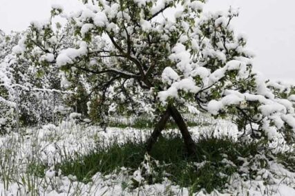 A KALENDAR KAŽE DA JE PROLJEĆE Snijeg napadao u Prijedoru, Bosanskom Petrovcu i Cazinu (VIDEO)