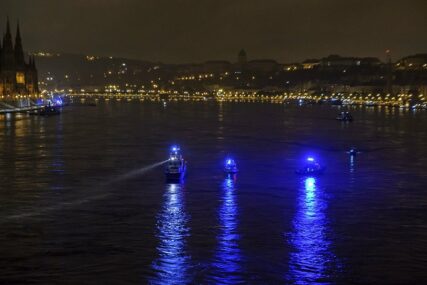 TRAGEDIJA U 10 FOTOGRAFIJA Turisti sa Dunava razgledali Budimpeštu, a onda je njihov brod POTOPLJEN