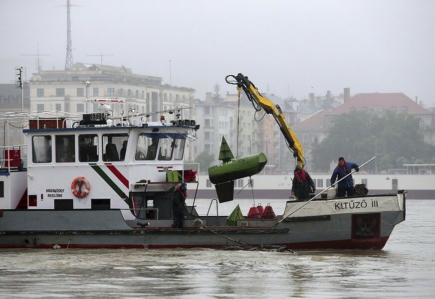 IZVLAČENJE TIJELA TRAJAĆE NEKOLIKO DANA Pokrenuta krivična istraga o sudaru brodova na Dunavu