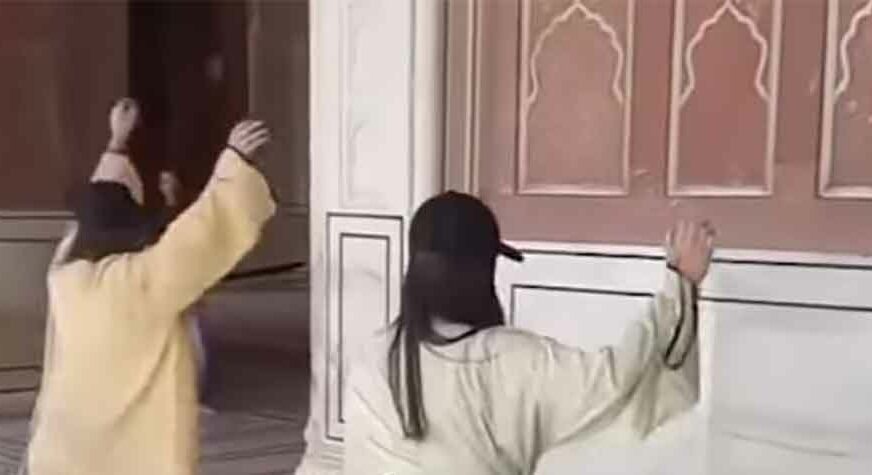 KAP KOJA JE PRELILA ČAŠU Djevojke plesom i akrobacijama u džamiji izazvale BIJES (VIDEO)