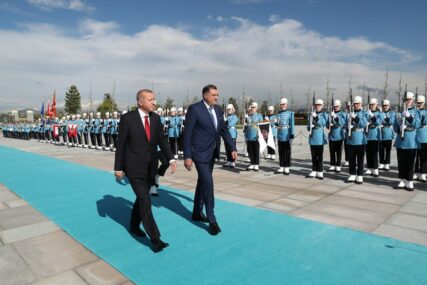 Predsjedništvo BiH u Turskoj: Dodik pozdravio počasnu gardu sa „MERHABA ASKER“ (VIDEO)