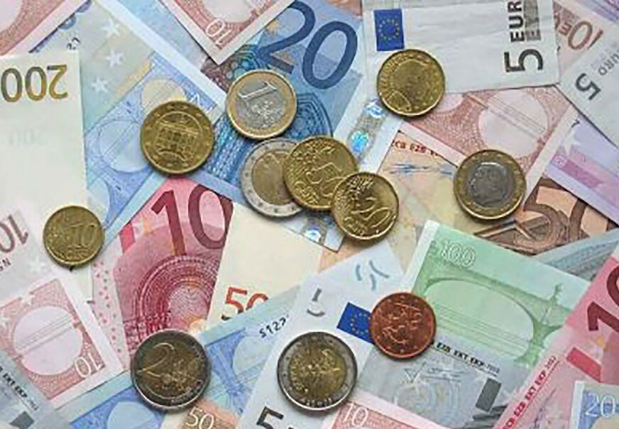 SMANJUJU BROJ ZAPOSLENIH Gubitak "Dojče banke" 3,1 milijardi evra
