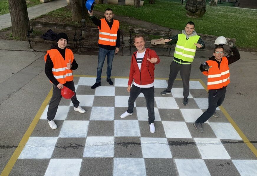 KIŠA IH RAZMRLJALA Zbog šahovskih polja u centru grada Stanivukoviću prijeti KAZNA