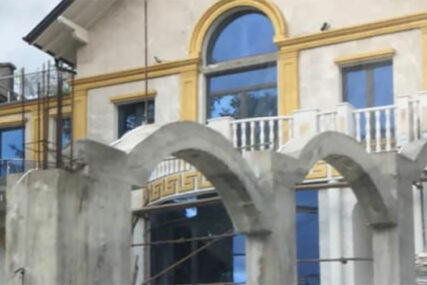 HIT Fasada u "Versaće" stilu iz Sarajeva izazvala urnebesne komentare