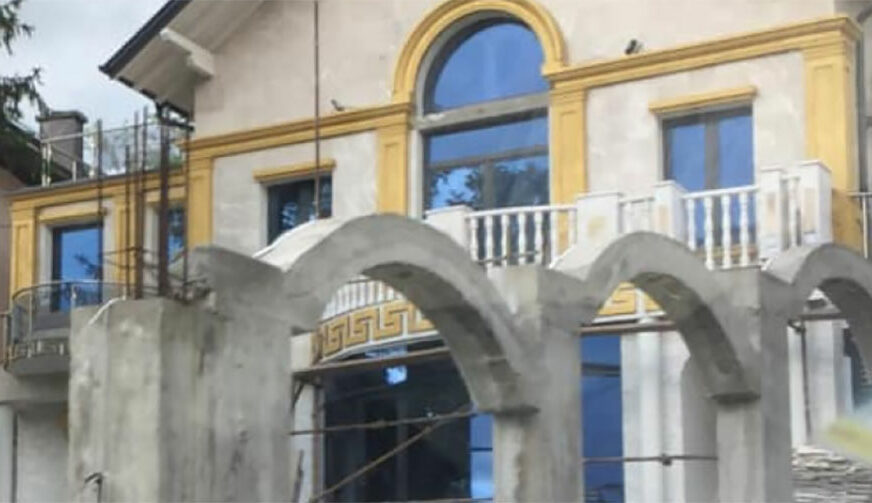 HIT Fasada u "Versaće" stilu iz Sarajeva izazvala urnebesne komentare
