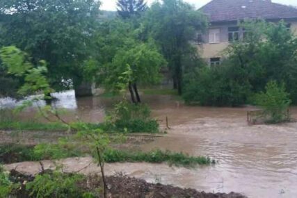 OBILNA KIŠA I POPLAVE Stanje prirodne nesreće proglašeno u Čeliću i Gračanici