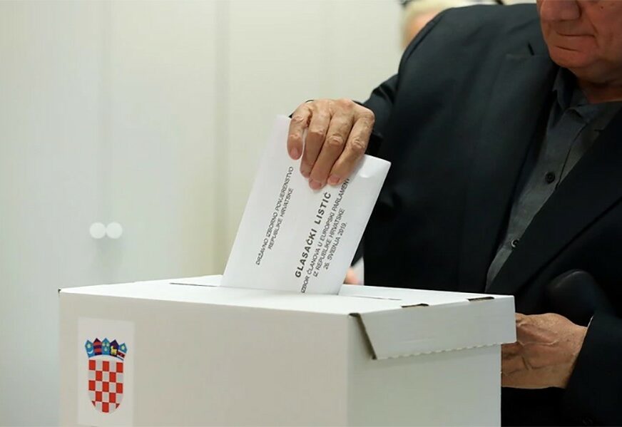 POČELO GLASANJE ZA PREDSJEDNIKA HRVATSKE U BiH otvorena 44 biračka mjesta