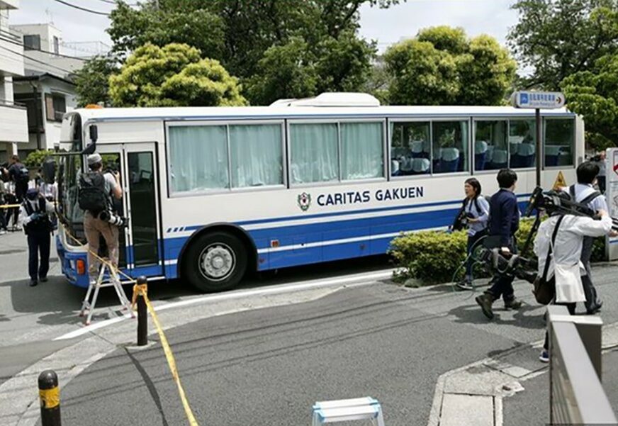 HOROR U JAPANU Muškarac ubio dvije i ranio 16 djevojčica, sjekao ih noževima!
