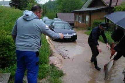 SITUACIJA NA TERENU ALARMANTNA Zbog obilnih padavina i jakog vjetra POPLAVLJEN Maglaj (VIDEO)