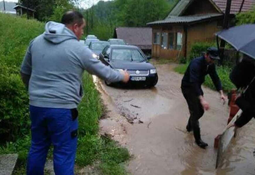 SITUACIJA NA TERENU ALARMANTNA Zbog obilnih padavina i jakog vjetra POPLAVLJEN Maglaj (VIDEO)