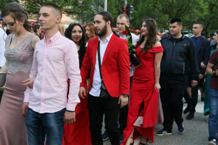 USPOMENE ZA VJEČNOST Veselje maturanata čak tri banjalučke srednje škole (FOTO)