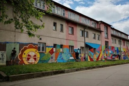 Mladi u Zenici UVREDLJIVE GRAFITE pretvorili u UMJETNIČKI MURAL (VIDEO)