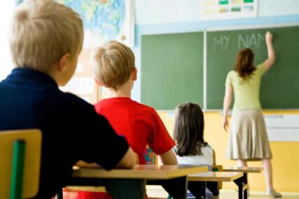 STOP KRVAVOM MASAKRU ĐAKA Nastavnici će moći da nose ORUŽJE u učionicama