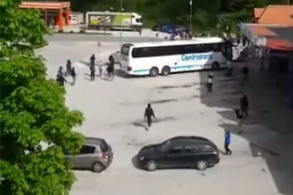 OLOVO POD OPSADOM Potukle se dvije grupe navijača, policija zatvorila ulaz u grad (VIDEO)