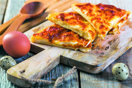 TIROPITA Brza i jednostavna pita sa sirom koju svi vole!