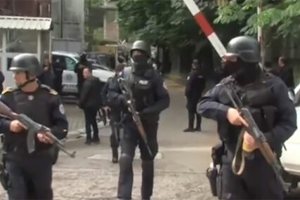 Kosovska policija: Uhapšeno i suspendovano 19 policajaca, SILOM SMO UKLONILI BARIKADE i pretresli kuće