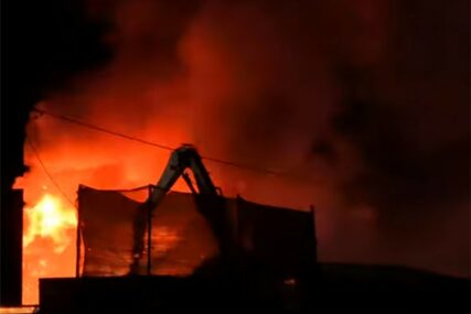 VELIKI POŽAR BUKTI U ZENICI Svi raspoloživi vatrogasci pokušavaju da se izbore sa vatrom (VIDEO)