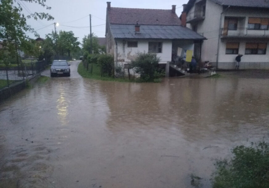 MJEŠTANI UPLAŠENI Za 20 minuta PODIVLJALA RIJEKA poplavila kuće kod Prijedora (FOTO)