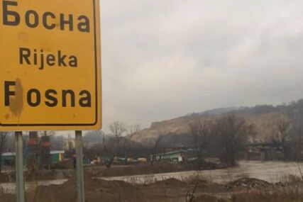 VOZAČ LAKŠE POVRIJEĐEN Sletio autom u rijeku Bosnu