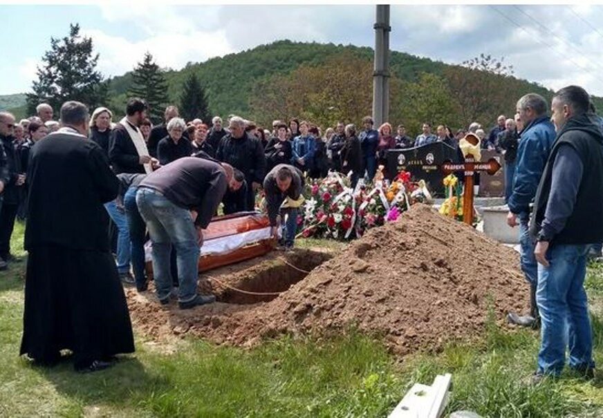 GODINAMA ZAJEDNO PUTOVALE, ZAJEDNO OTIŠLE U SMRT Tri žene stradale u sudaru sahranjene istog dana