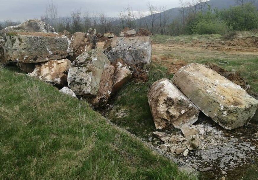 KRIVICU SVALJUJU NA RADNIKE Izmjestili stećke zbog GRADNJE HOTELA