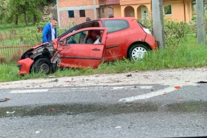 SAOBRAĆAJNA NESREĆA U sudaru dva automobila povrijeđene ČETIRI OSOBE