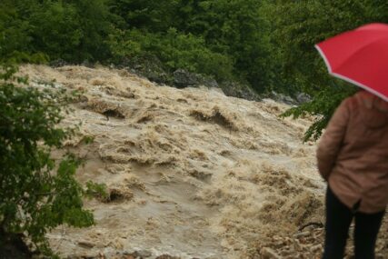 Krizni štab izdao preporuku: Zbog poplava djecu NE SLATI U VRTIĆE I ŠKOLE