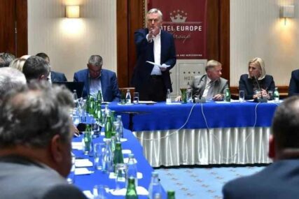 “SJEDE NA DVIJE STOLICE” Zlatko Lagumdžija i još sedam članova SDP-a isključeni iz stranke