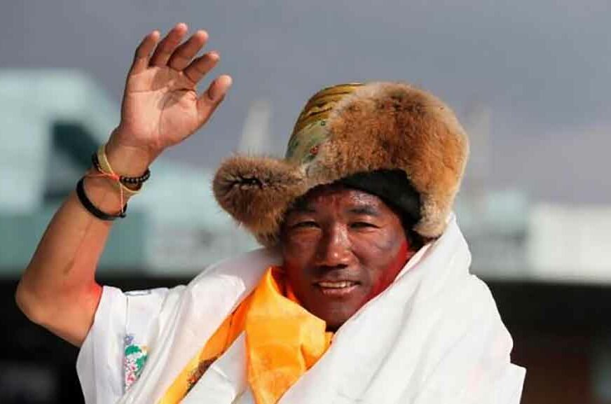 SRUŠIO SVOJ REKORD Popeo se na Mont Everest 24. put i NEMA NAMJERU DA STANE (FOTO)